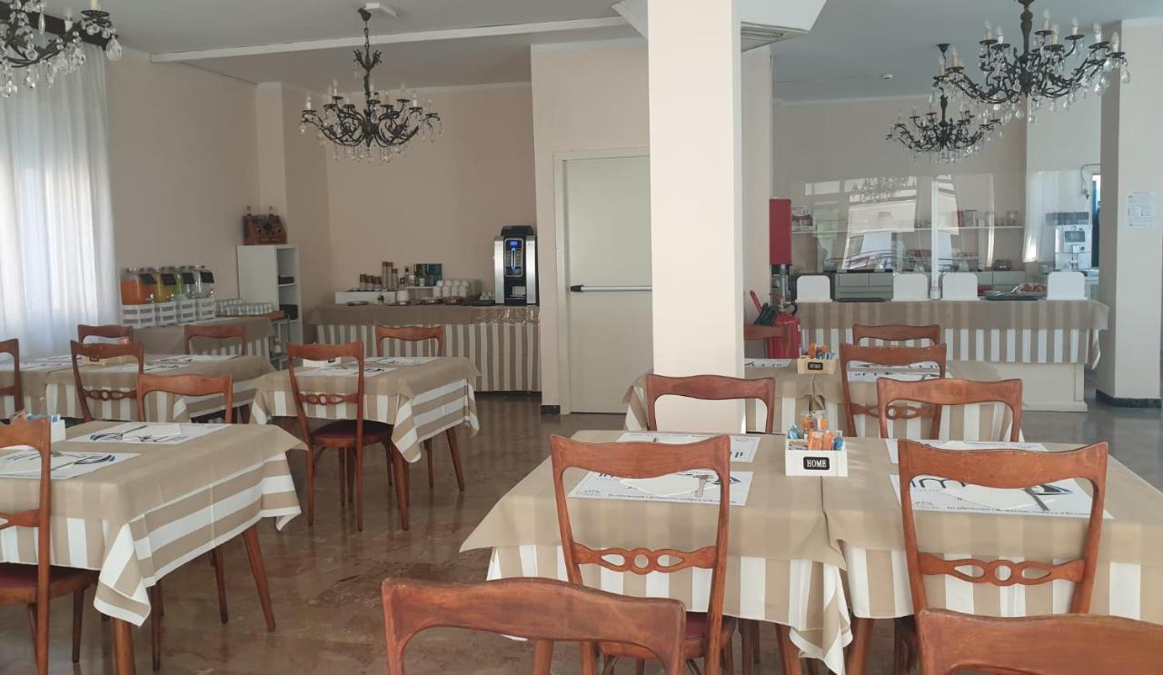 Hotel Tourist Meuble Rimini Buitenkant foto