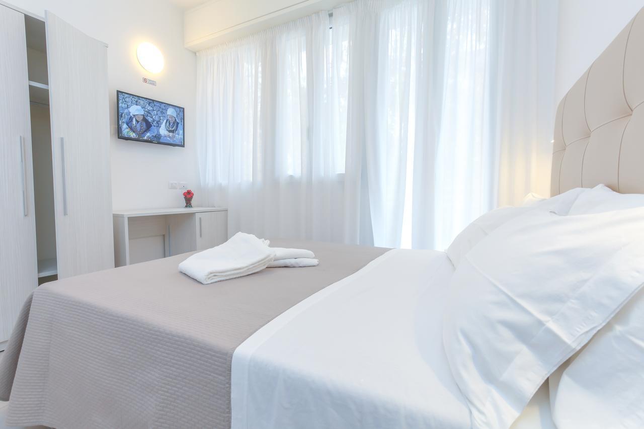Hotel Tourist Meuble Rimini Buitenkant foto